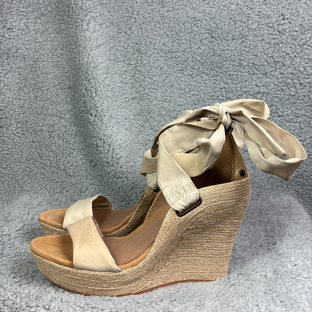 UGG Jules Espadrille Wedge Sandal Size 9.5 Leather Heel Cap Feminine Cream Bow - Picture 3 of 10